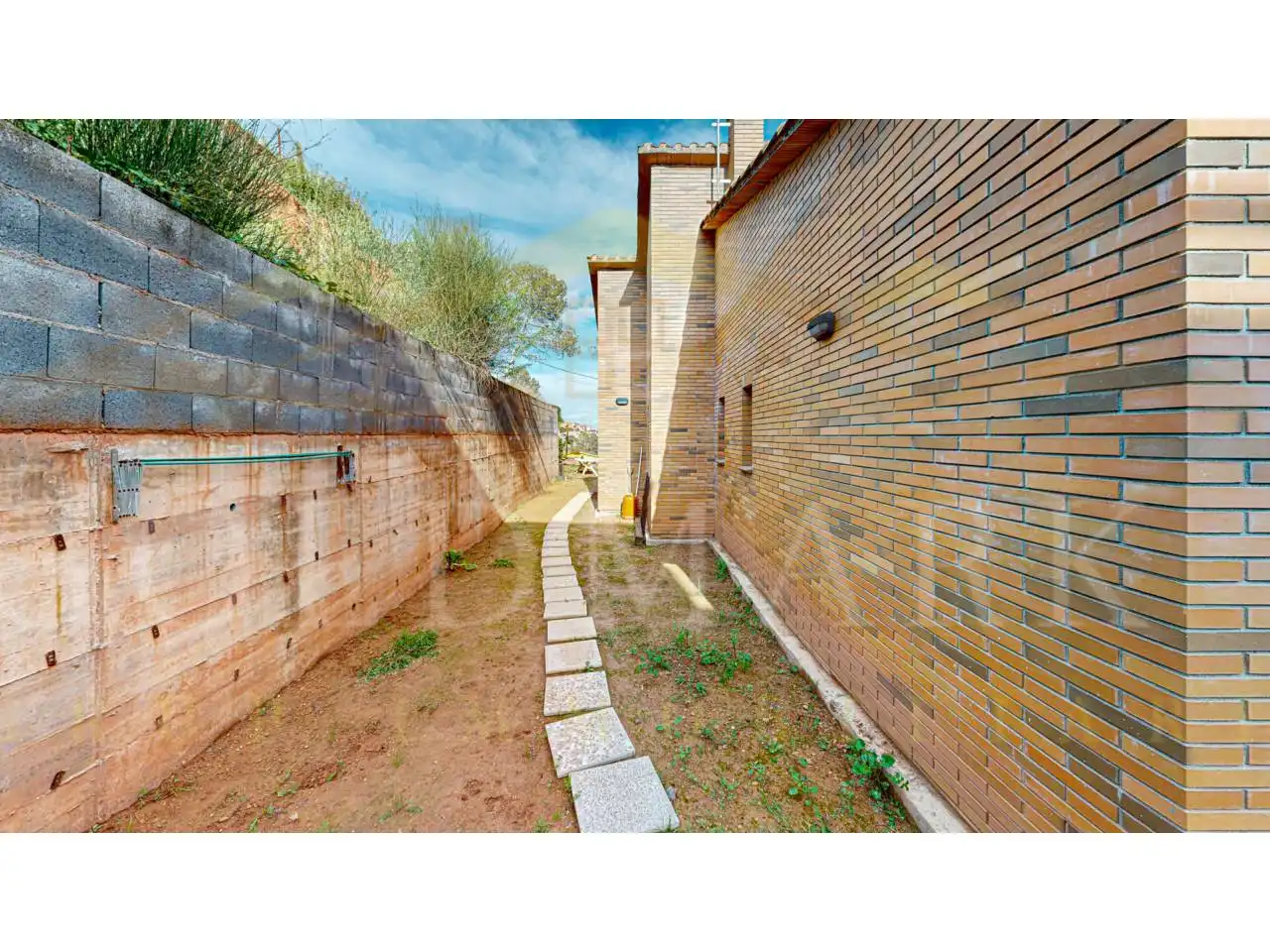 Vista exterior de Casa o xalet en venda en Corbera de Llobregat amb Calefacció i Terrassa