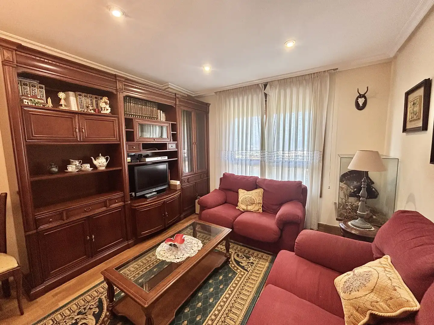 Sala de estar de Piso en venta en Oviedo  con Calefacción, Jardín privado y Parquet