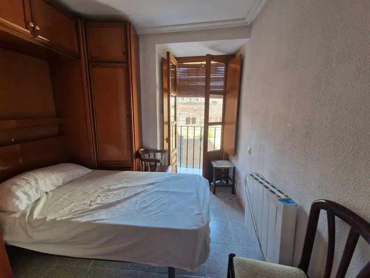 Dormitori de Apartament de lloguer en Salamanca amb Calefacció i Moblat