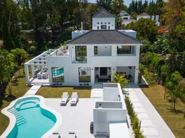 House with pool for sale in Marbella Centro