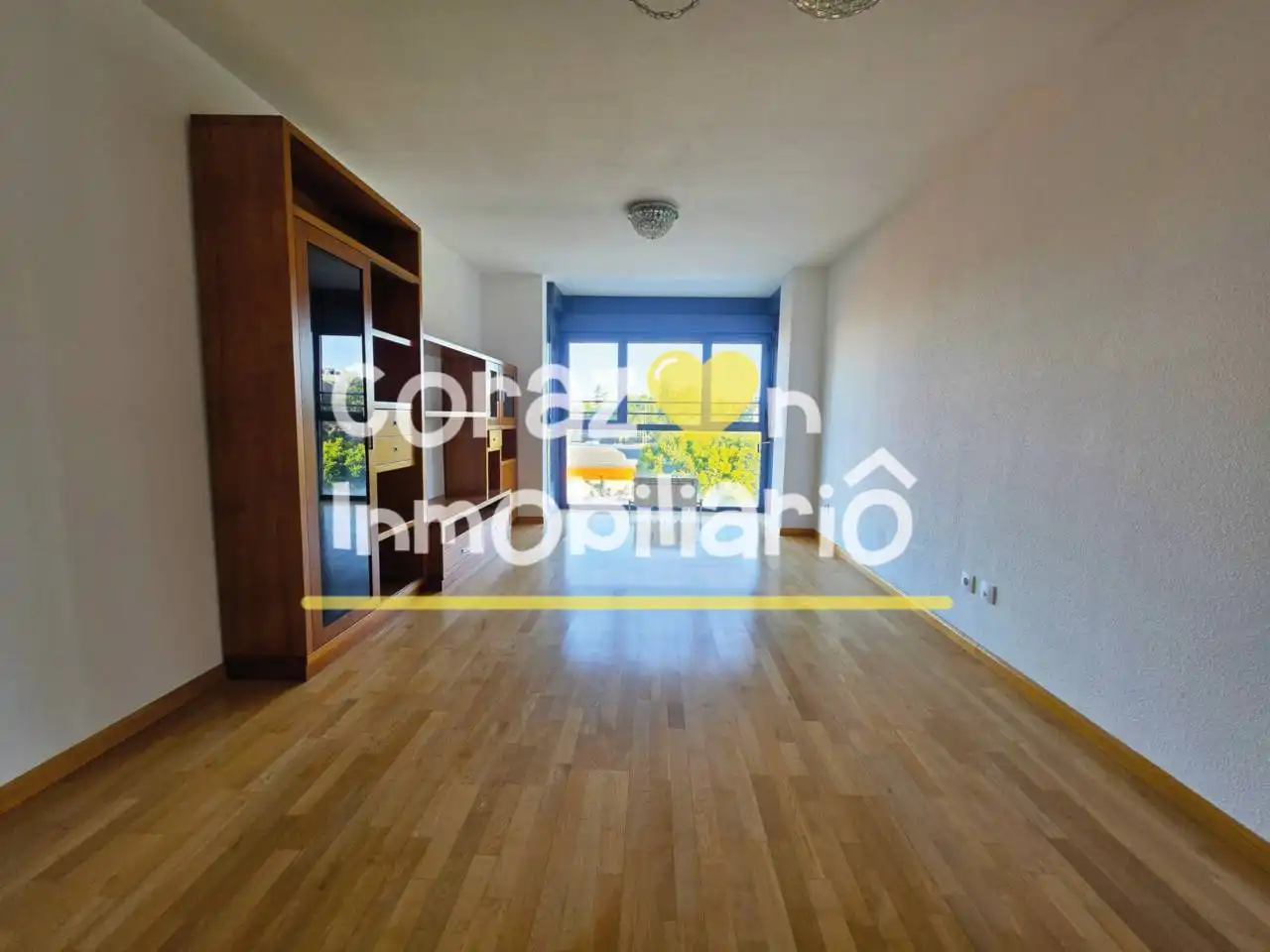 Living room of Flat for sale in Madrid  with Heating, Parquet flooring and Storage room