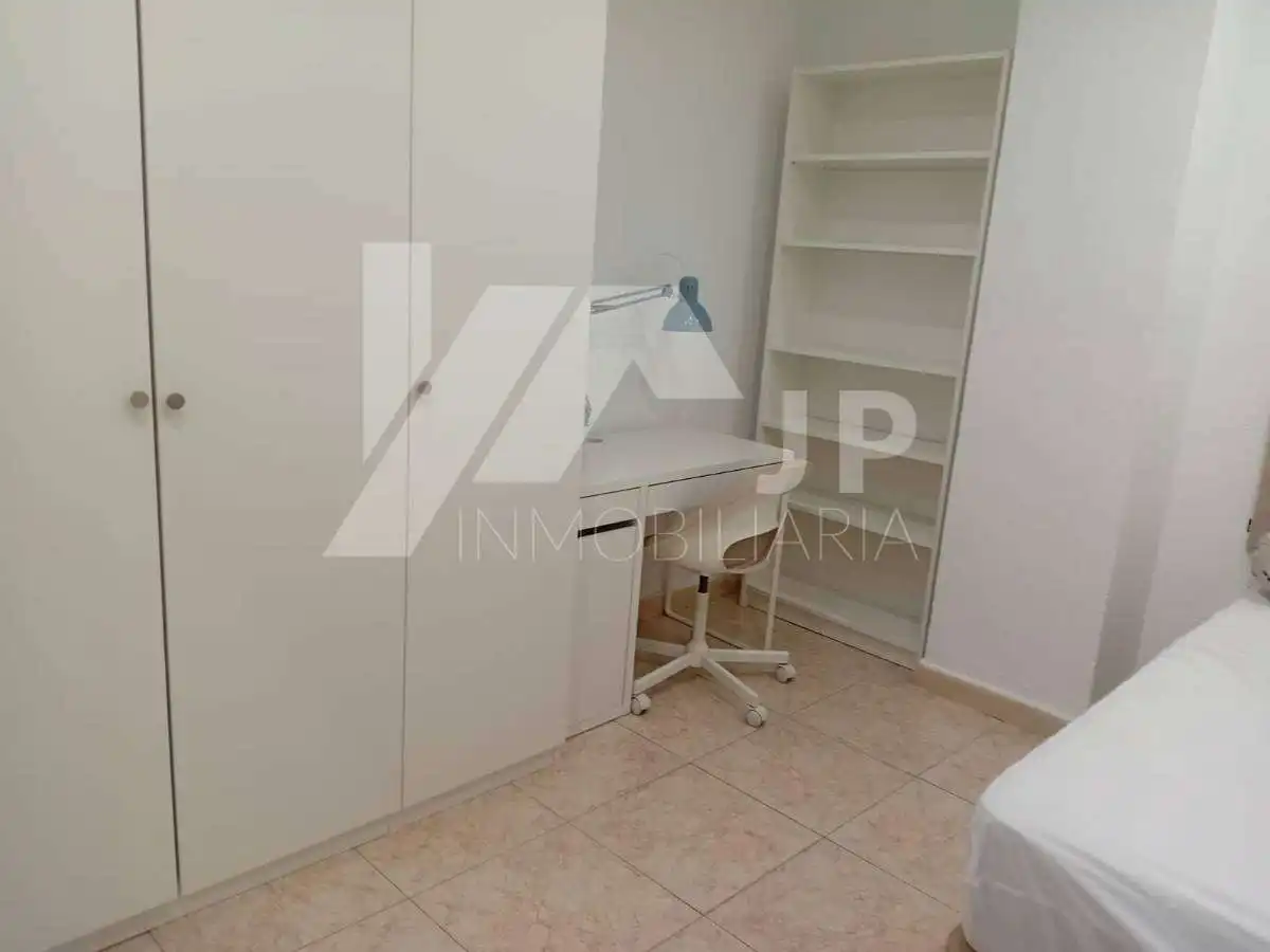 Wohnung zur Miete in Calle Buensuceso, Centro - Sagrario