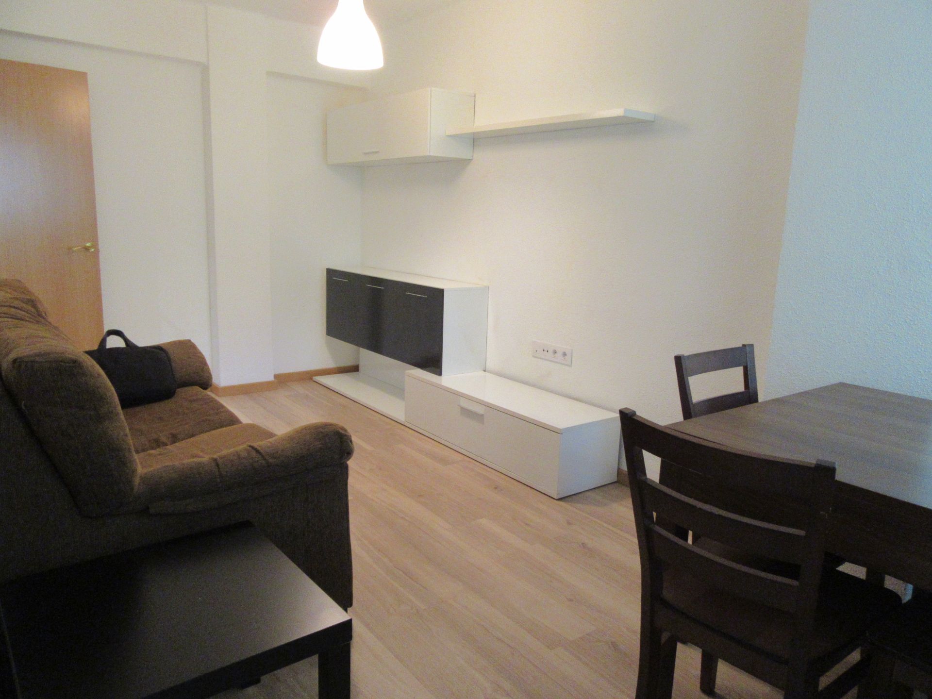 Living room of Flat to rent in  Zaragoza Capital  with Heating, Parquet flooring and Furnished