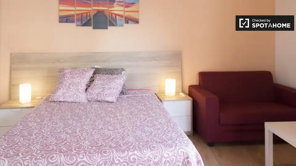 Bedroom of Flat for rent in Madrid  with Air Conditioner, Heating and Furnished