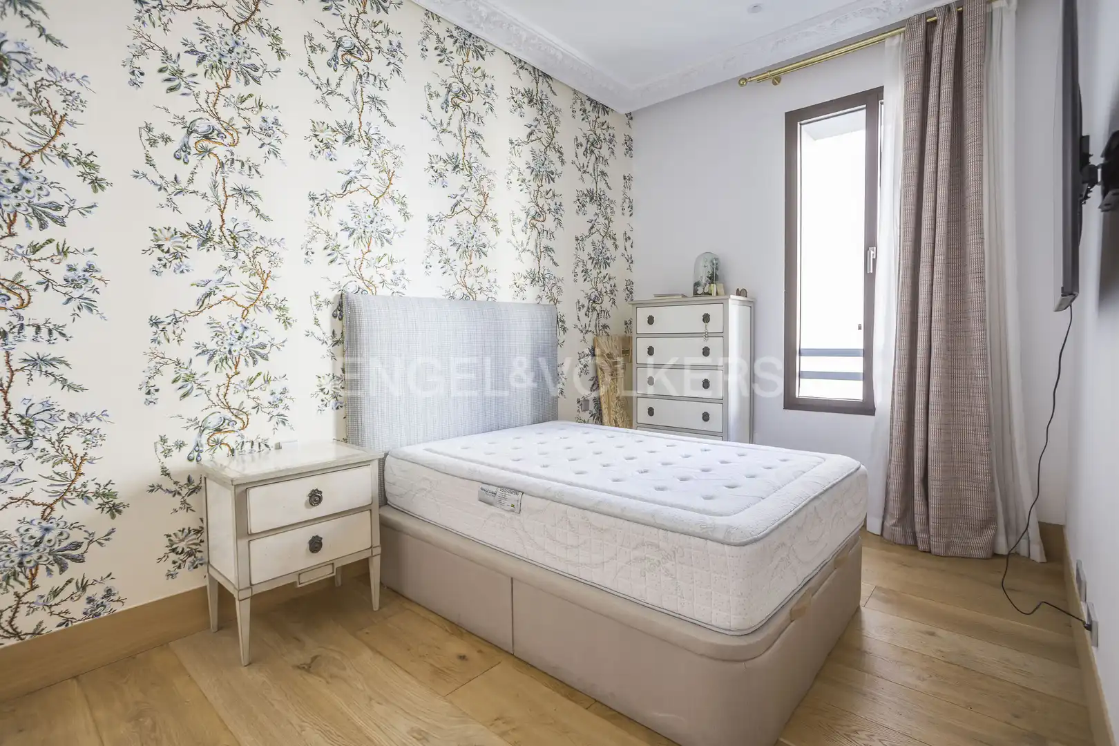 Habitación de Dúplex en venta en Madrid con Aire acondicionado, Calefacción y Jardín privado