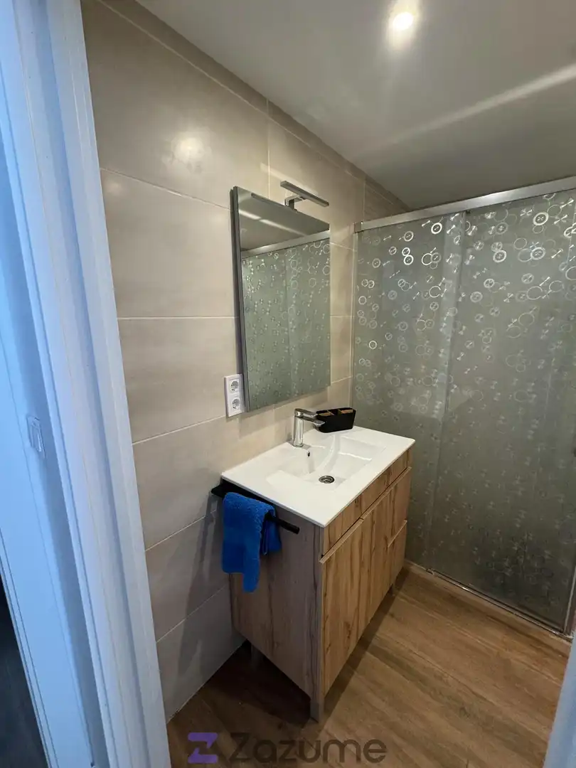 Baño de Apartamento de alquiler en Fuengirola con Aire acondicionado, Jardín privado y Amueblado