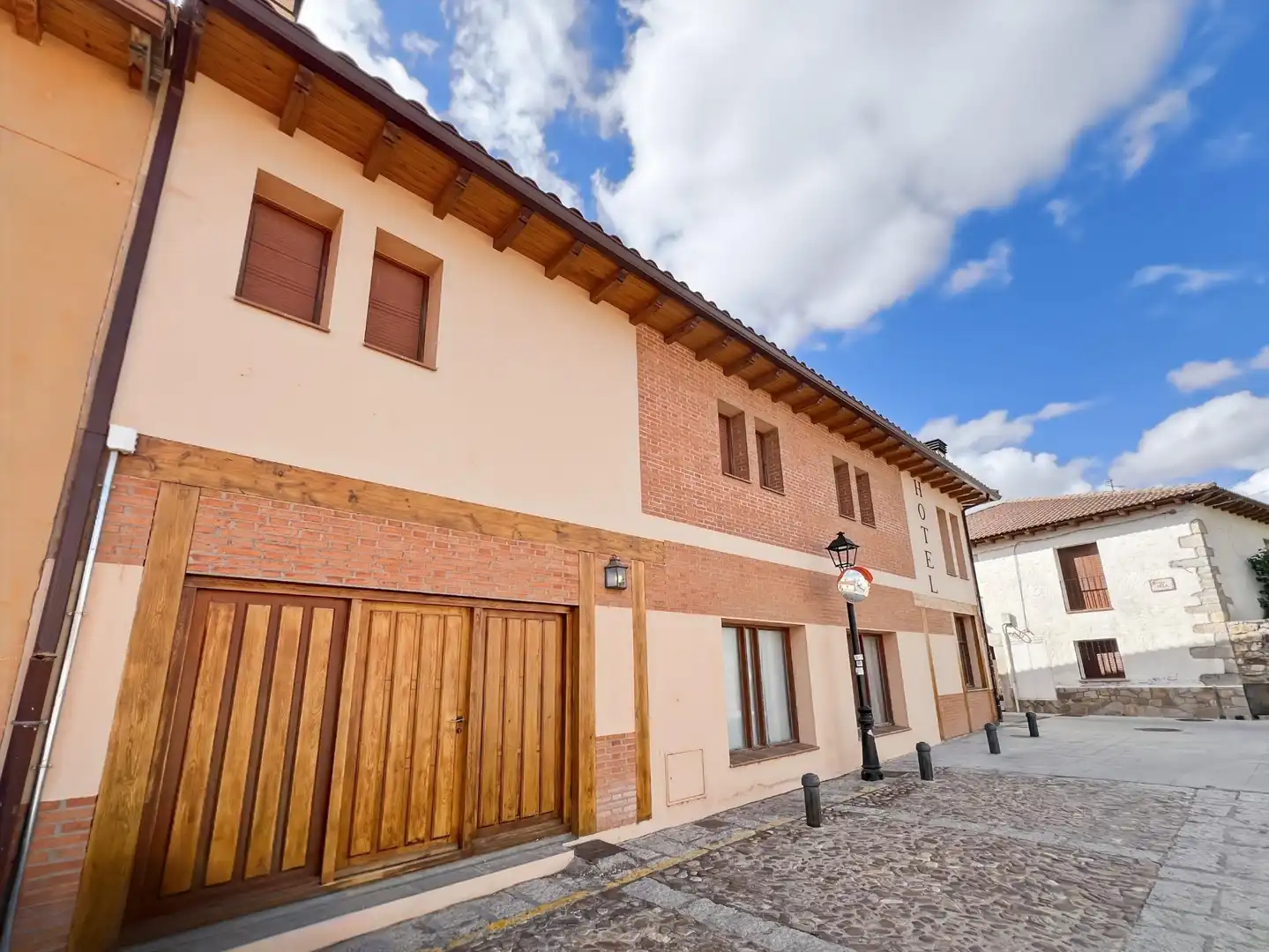 Exterior view of Country homes for sale in Buitrago del Lozoya  with Air Conditioner and Alarm