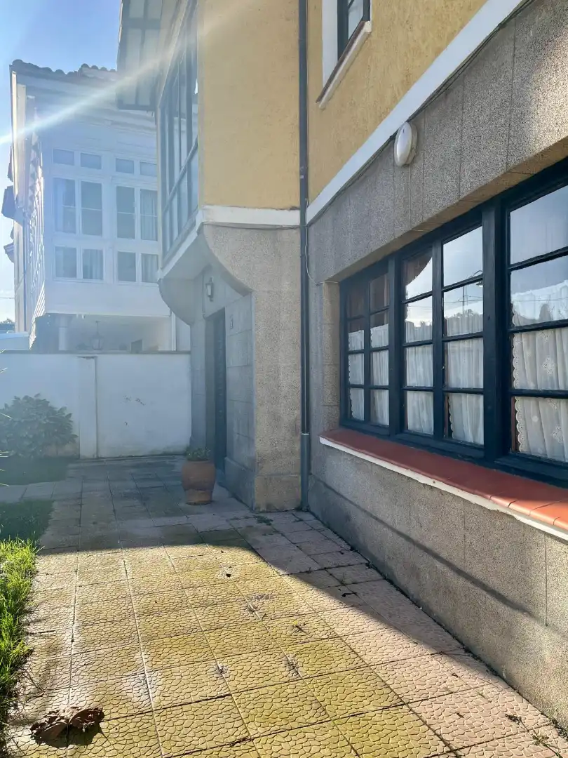 Vista exterior de Casa o xalet en venda en Castrillón amb Calefacció, Jardí privat i Terrassa