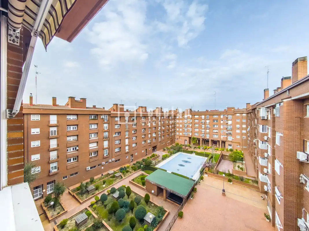 Außenansicht von Maisonette zum Verkauf in Alcorcón mit Klimaanlage, Heizung und Abstellraum