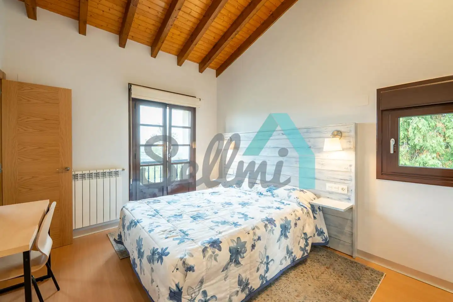 Dormitori de Casa adosada de lloguer en Oviedo  amb Calefacció, Terrassa i Moblat
