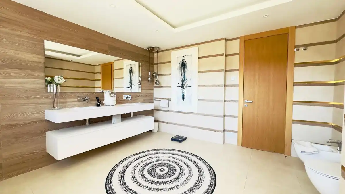 Bathroom of Flat for sale in Mijas  with Air Conditioner, Terrace and Storage room