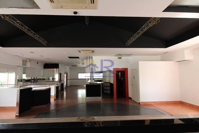 Local comercial en Alquiler en Cobeña