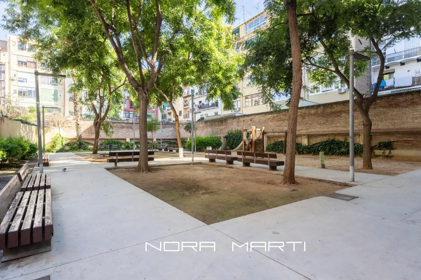 Vista exterior de Planta baja en venta en Eixample