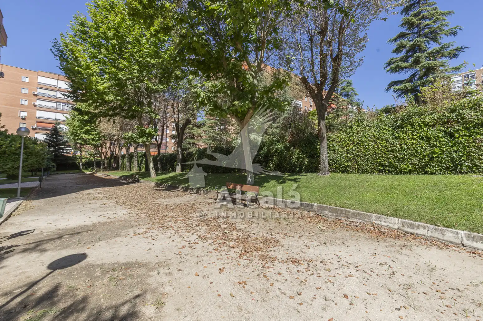 Vista exterior de Piso en venta en Madrid con Calefacción, Jardín privado y Piscina