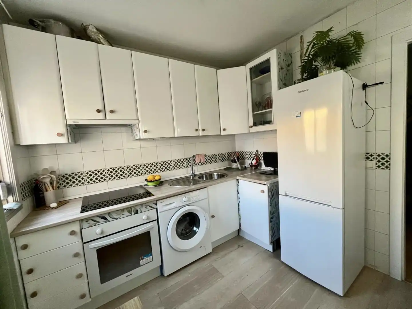 Kitchen of Flat for sale in Sevilla  with Air Conditioner, Parquet flooring and Balcony
