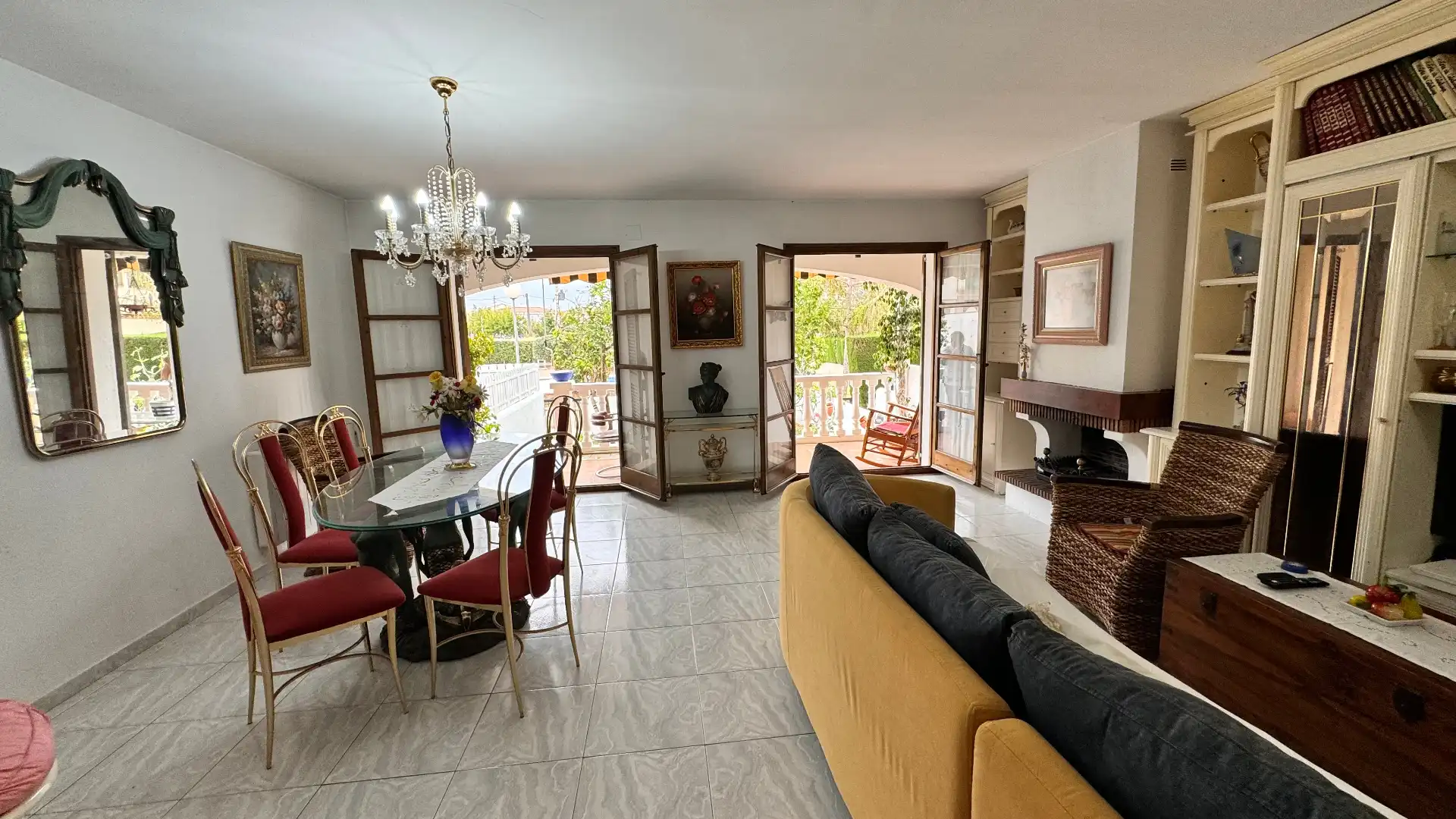 Sala d'estar de Casa adosada en venda en Torredembarra amb Jardí privat, Terrassa i Traster