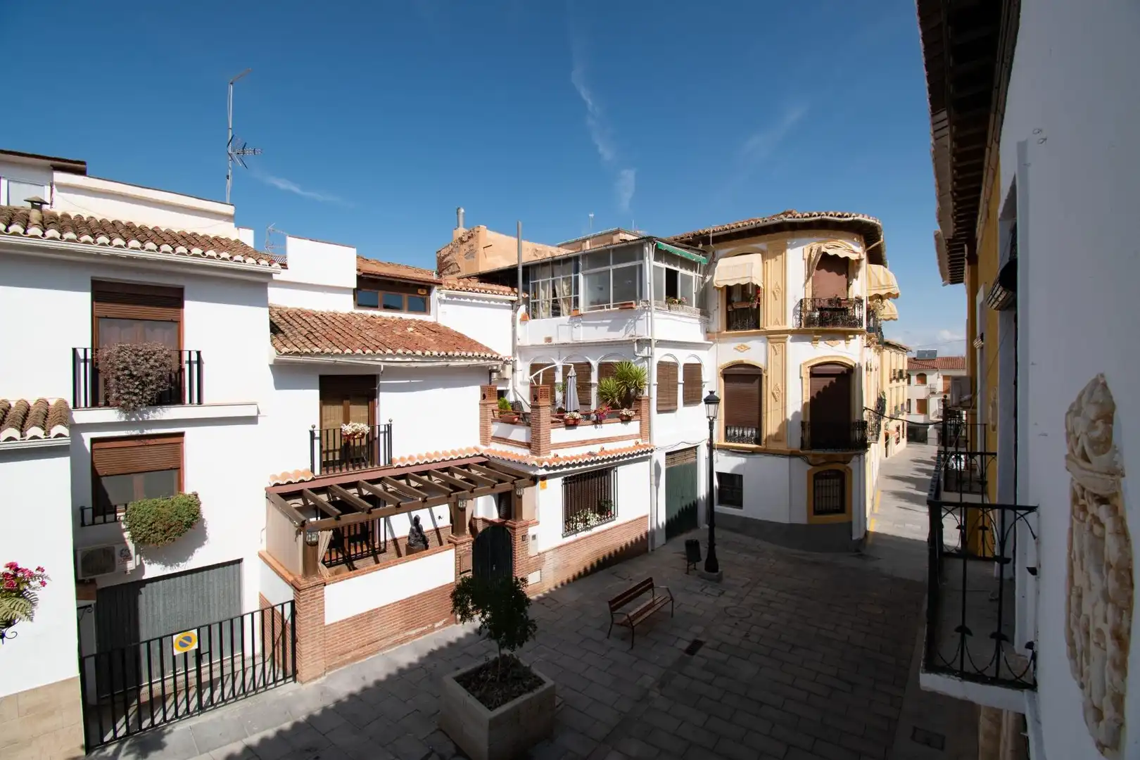 Vista exterior de Casa o xalet en venda en Guadix amb Calefacció, Traster i Piscina