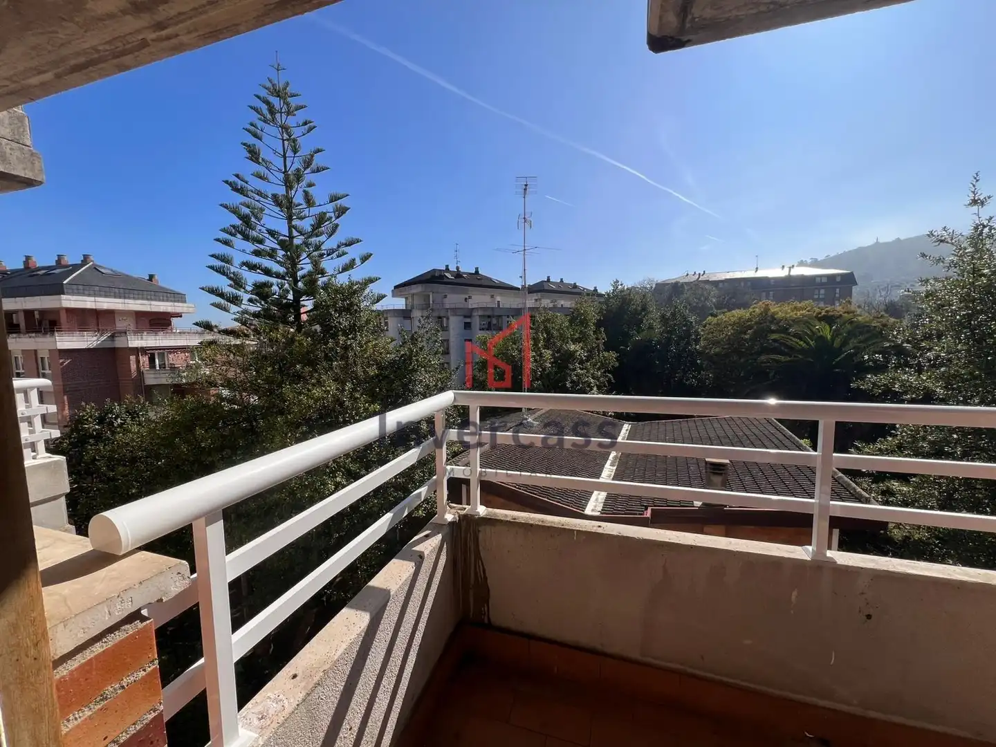 Vista exterior de Piso en venta en Castro-Urdiales con Calefacción y Terraza