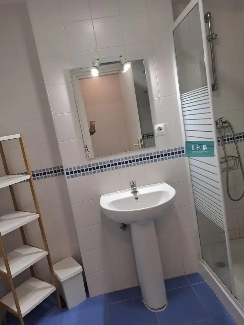 Bathroom of Flat for rent in Sevilla  with Air Conditioner and Storage room