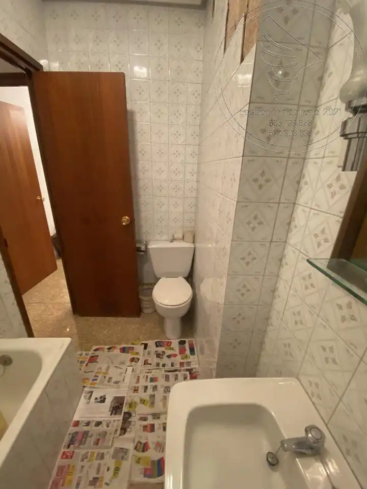 Bany de Planta baixa en venda en Jaén amb Terrassa