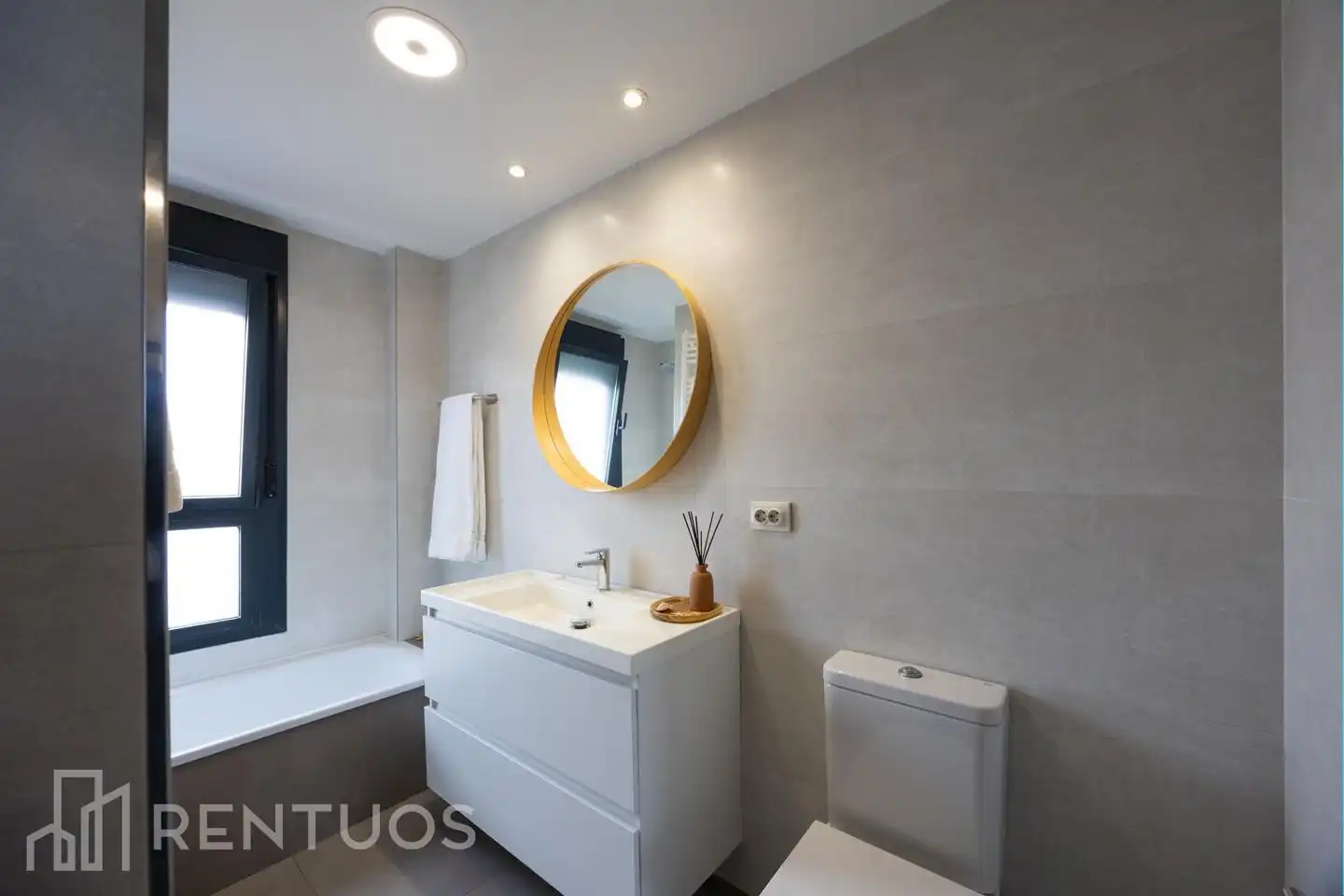 Badezimmer von Dachboden zur Miete in Madrid mit Klimaanlage, Heizung und Terrasse