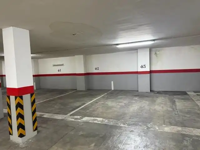 Aparcament de Garatge en venda en Centre - Sant Oleguer
