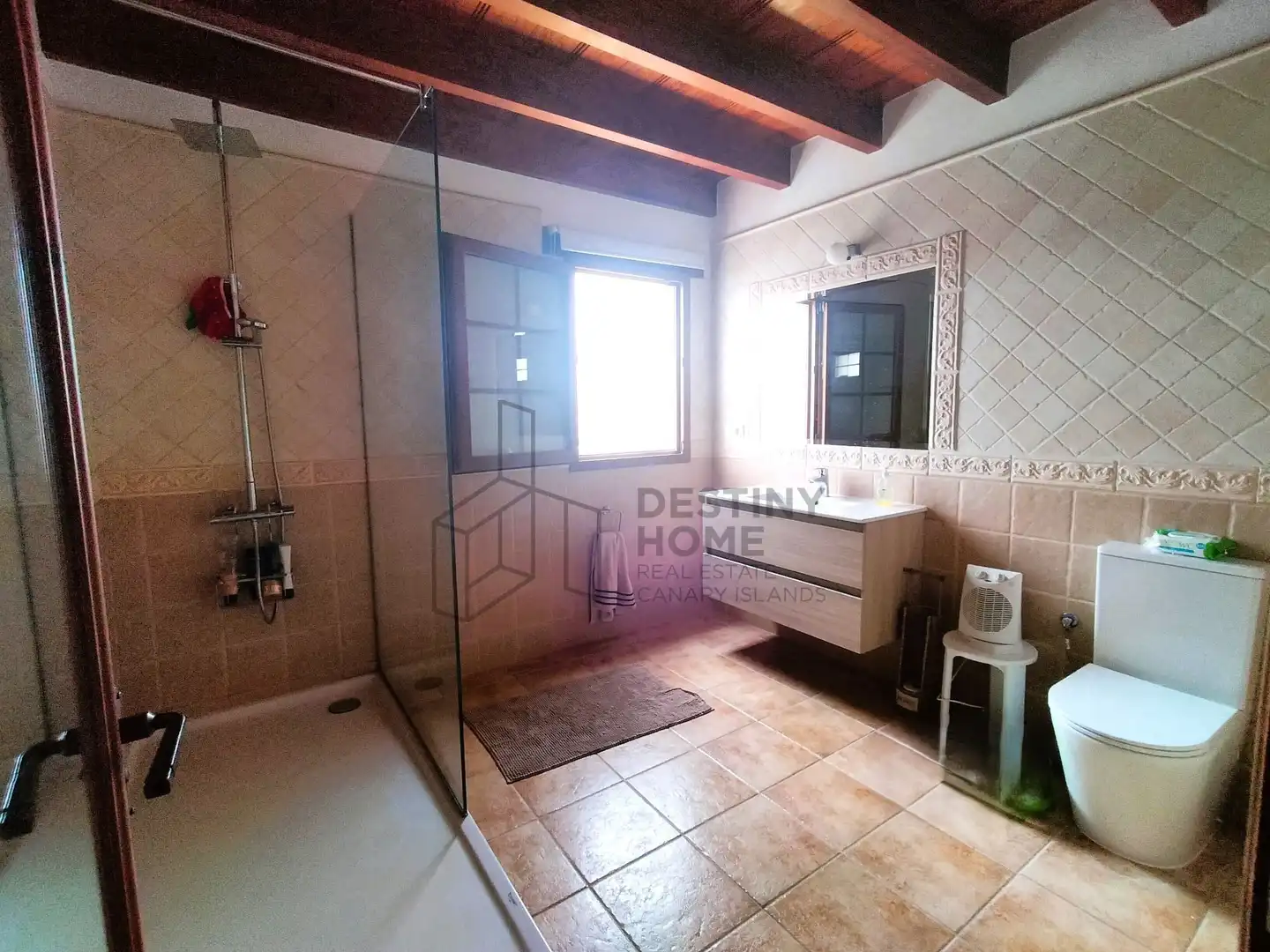 Bany de Casa o xalet en venda en La Oliva amb Jardí privat, Traster i Piscina