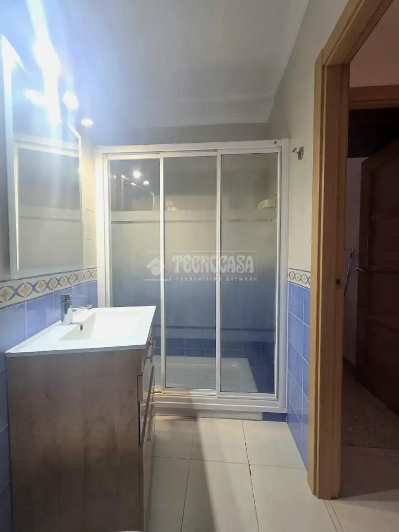 Badezimmer von Wohnung zum Verkauf in Montilla mit Klimaanlage, Terrasse und Abstellraum