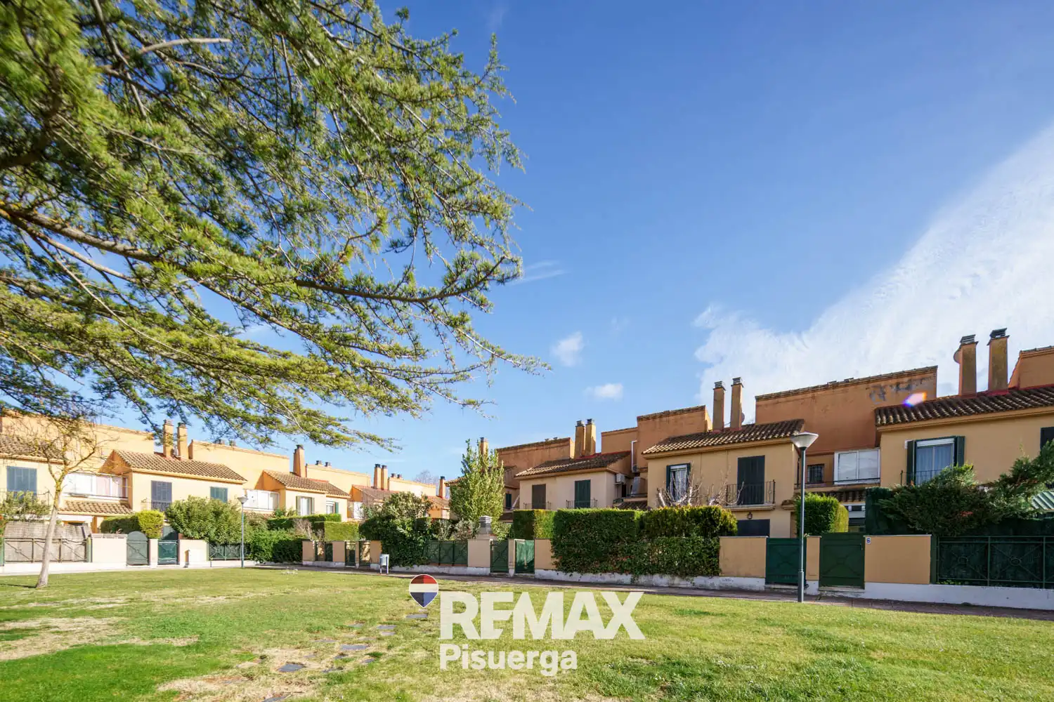 Vista exterior de Casa o chalet en venta en Simancas con Calefacción, Terraza y Trastero
