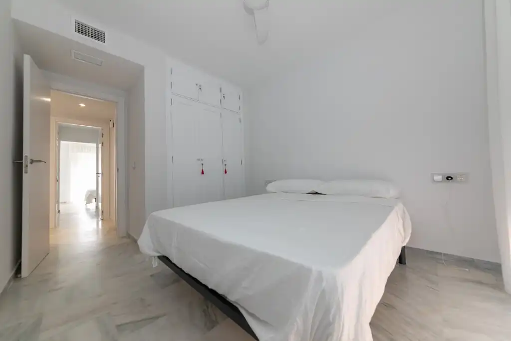 Schlafzimmer von Wohnungen zur Miete in Estepona mit Klimaanlage, Terrasse und Alarm