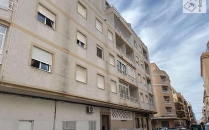 Vista exterior de Apartament en venda en Torrevieja amb Aire condicionat i Terrassa