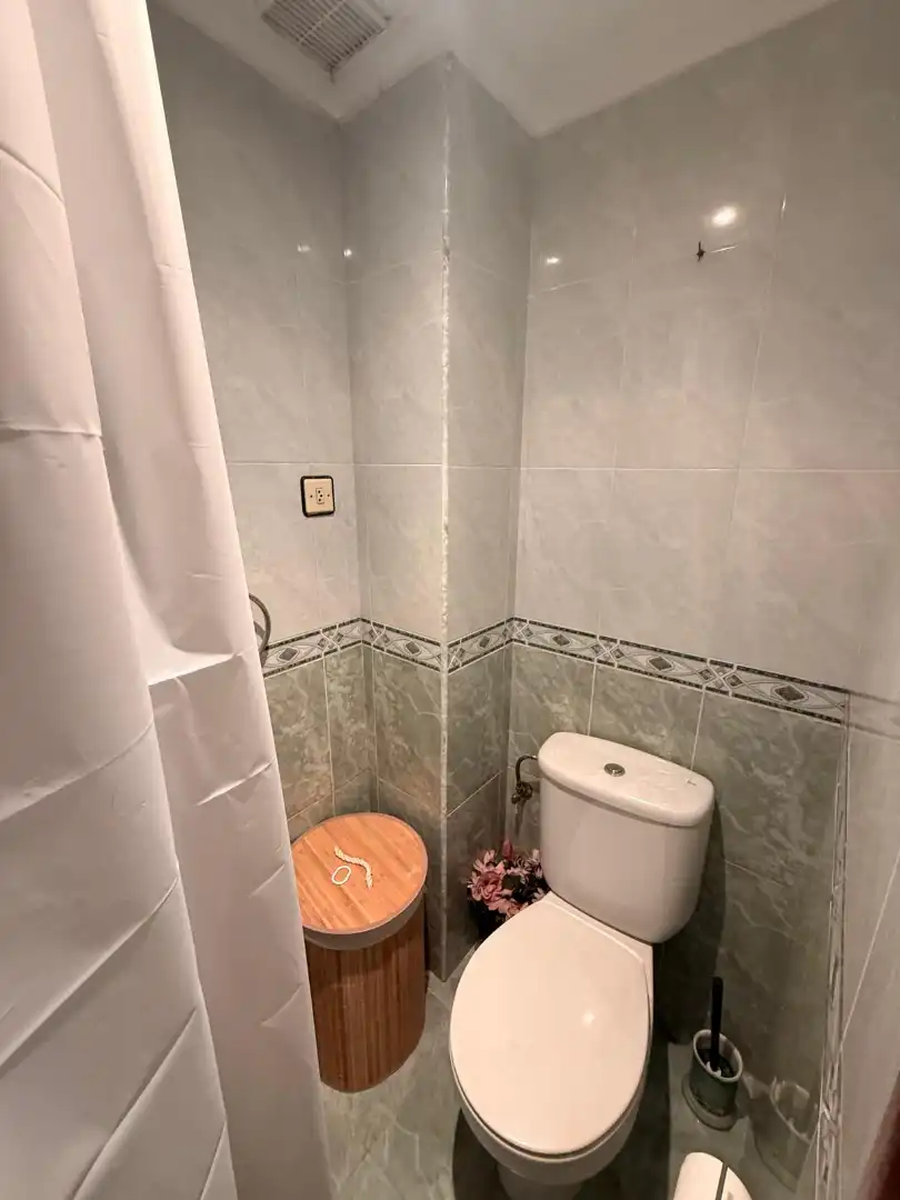 Bany de Pis en venda en Oviedo  amb Calefacció i Terrassa