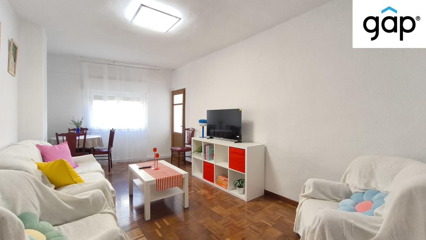 Sala d'estar de Pis per a compartir en Cuenca Capital amb Calefacció, Terrassa i Moblat
