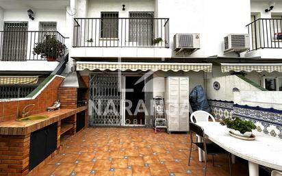 Jardí de Casa adosada en venda en Santa Coloma de Gramenet amb Terrassa i Balcó