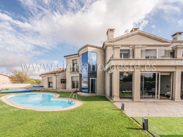 Detached house with balcony for sale in San Cristóbal de Segovia