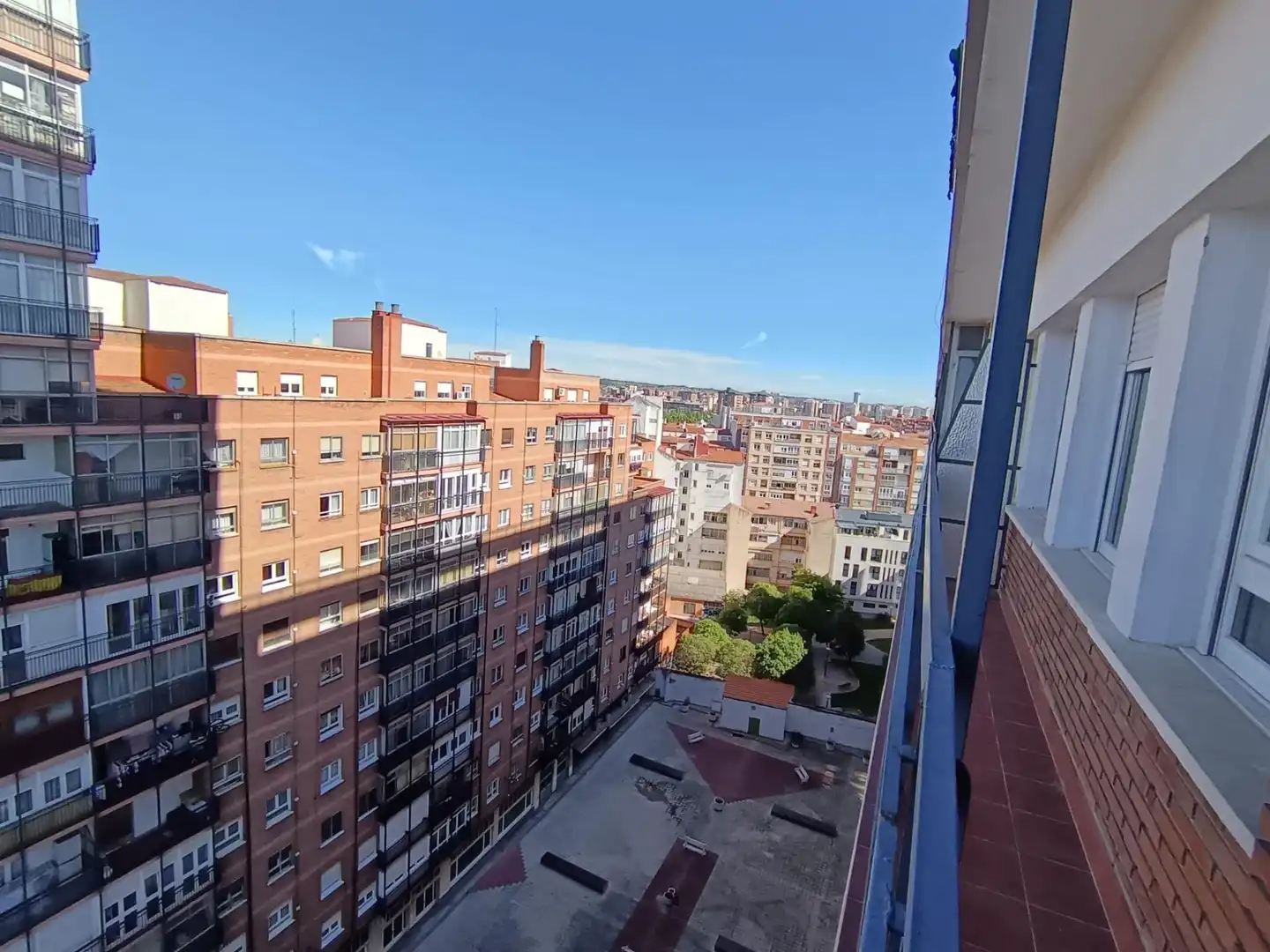 Vista exterior de Piso de alquiler en Valladolid con Calefacción, Parquet y Terraza