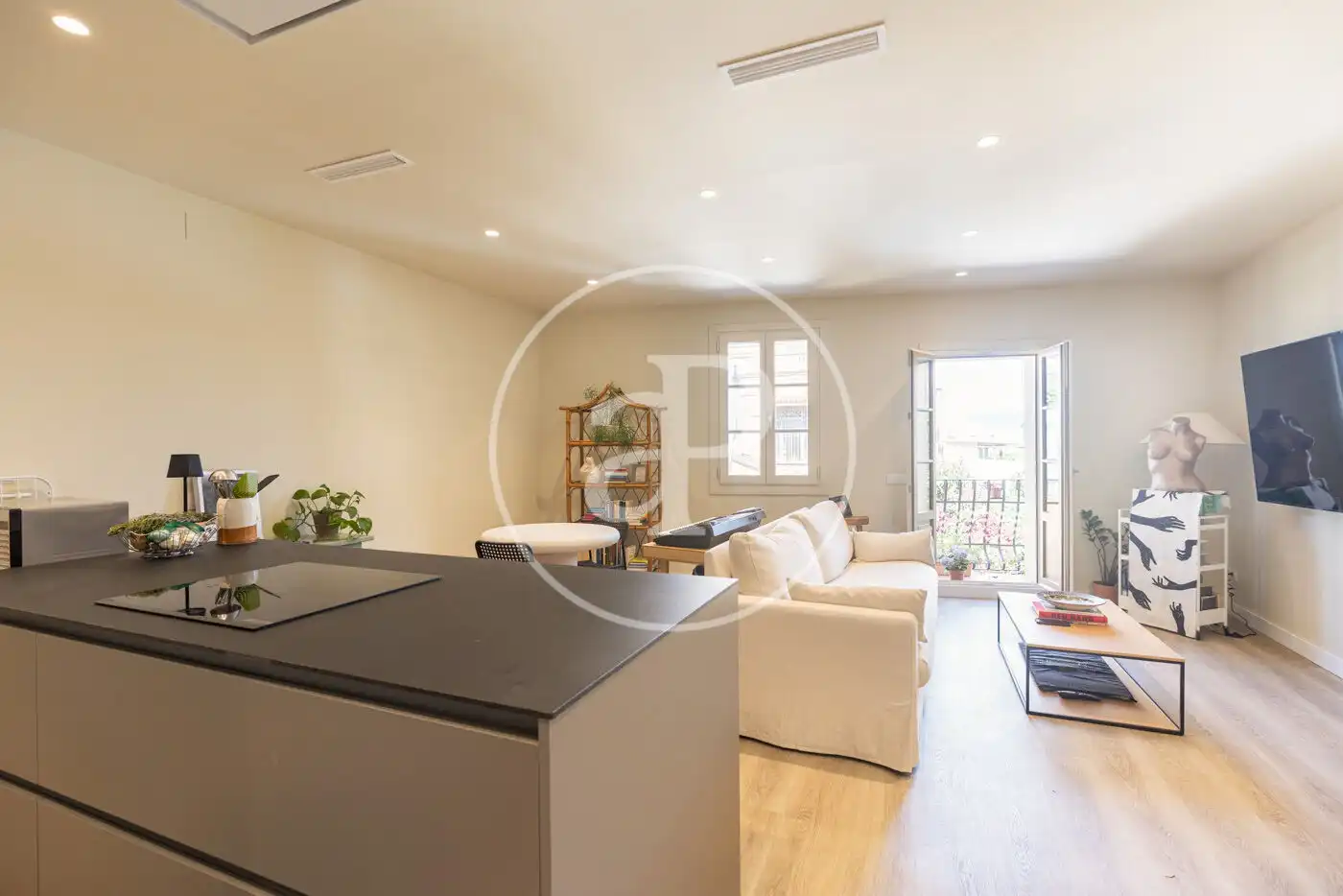 Außenansicht von Wohnung zum Verkauf in Barcelona mit Klimaanlage, Heizung und Privatgarten