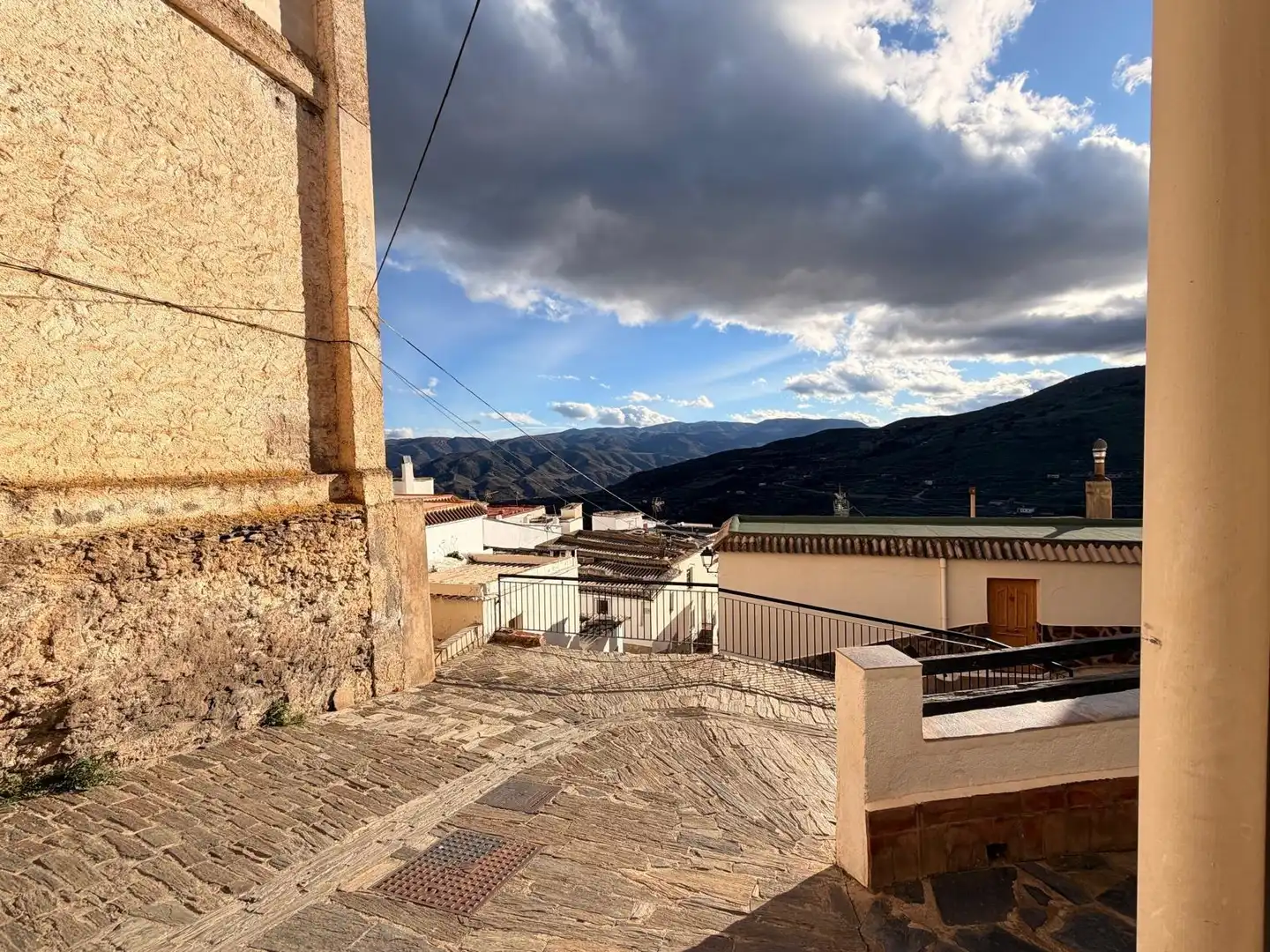 Vista exterior de Piso en venta en Ohanes