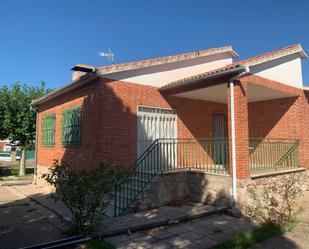 Vista exterior de Casa o xalet en venda en Sanchidrián amb Terrassa