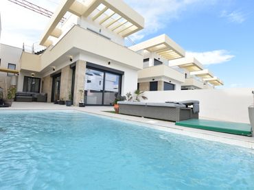 Casa con piscina en venta en Los Montesinos