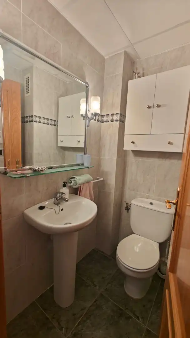Badezimmer von Wohnung zum Verkauf in Cunit mit Klimaanlage, Heizung und Terrasse