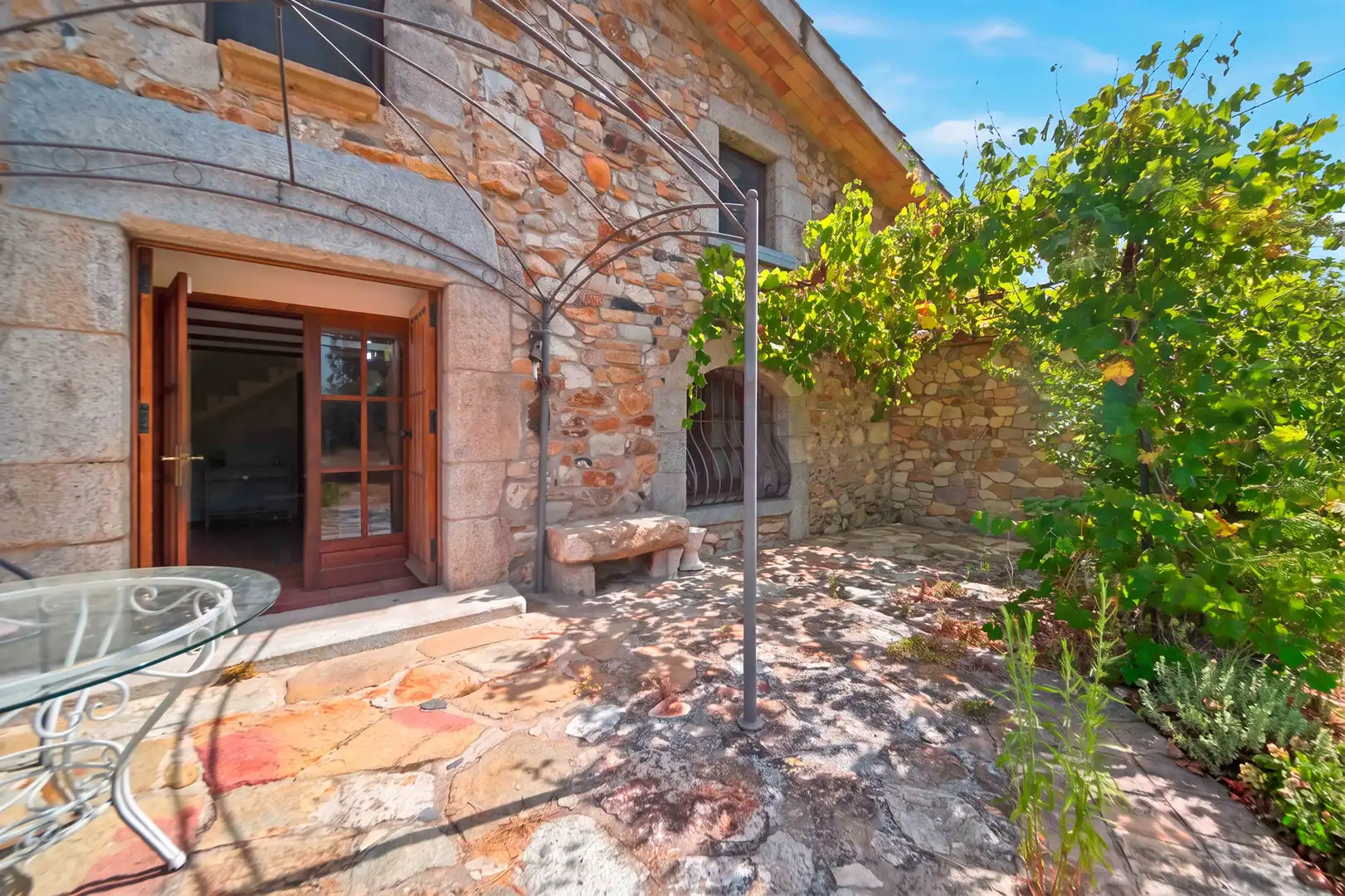 Vista exterior de Casa o xalet en venda en Caldes de Malavella amb Jardí privat