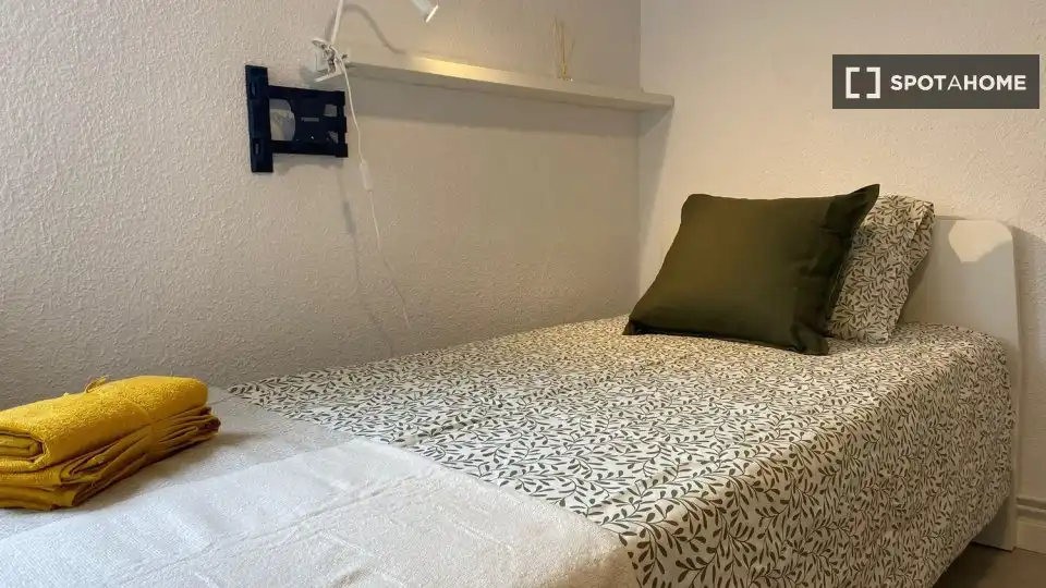 Bedroom of Flat for rent in Madrid  with Air Conditioner, Heating and Furnished