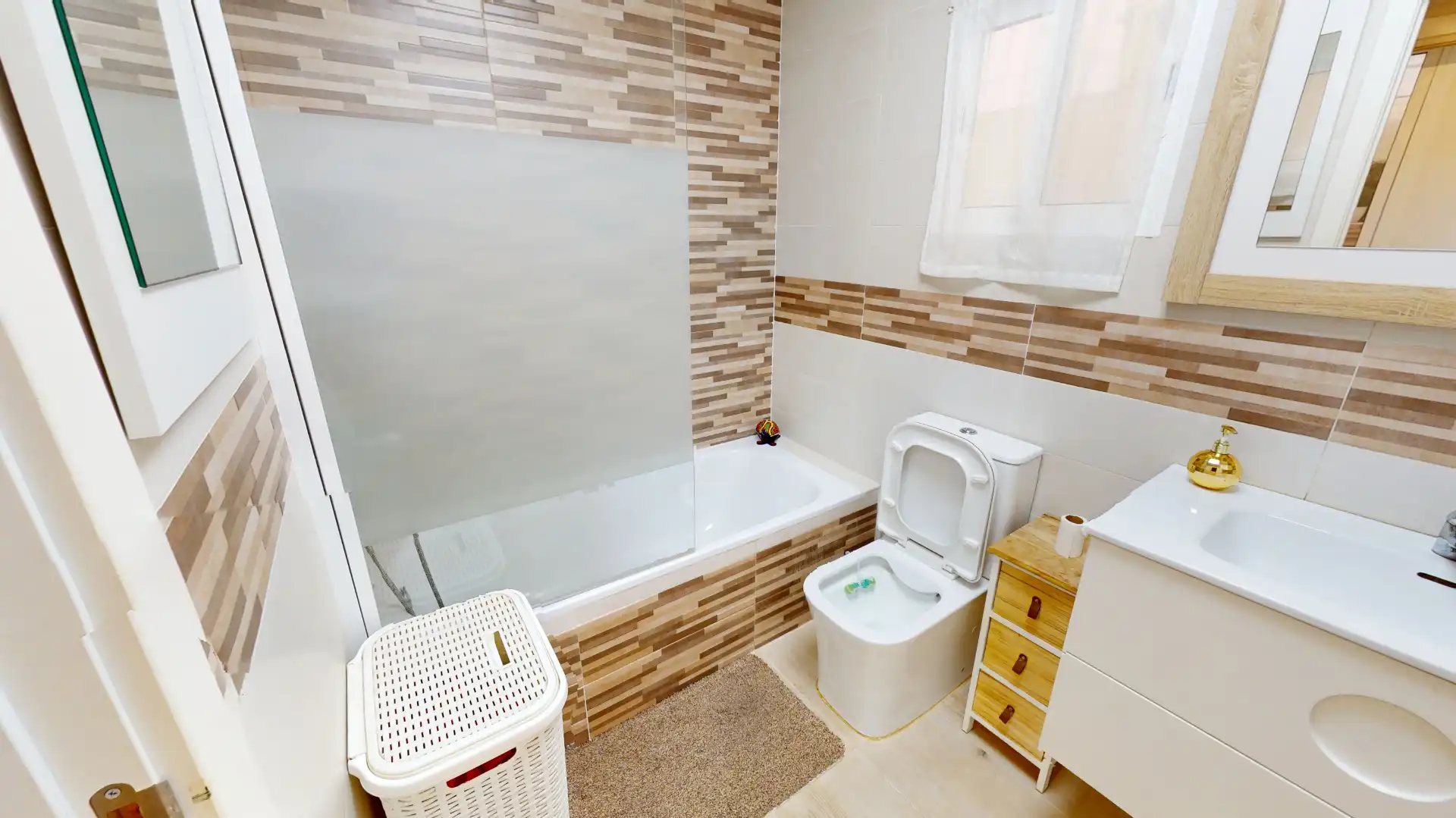 Baño de Piso en venta en Elche / Elx con Aire acondicionado, Amueblado y Horno