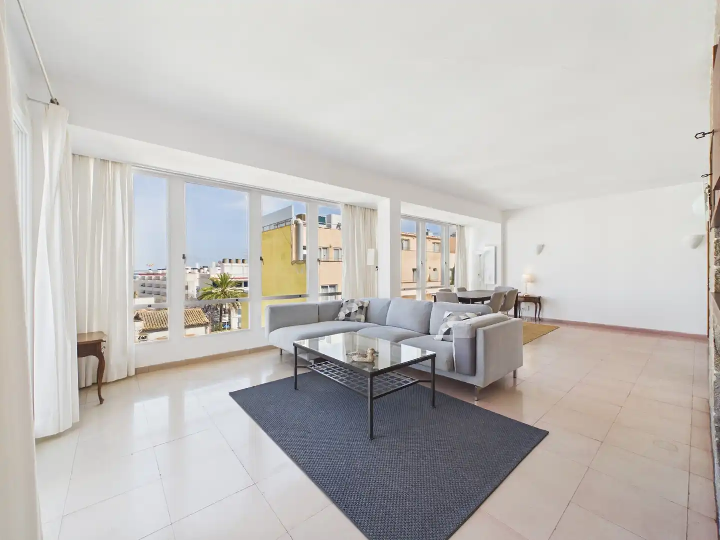 Sala d'estar de Apartament de lloguer en  Palma de Mallorca amb Aire condicionat