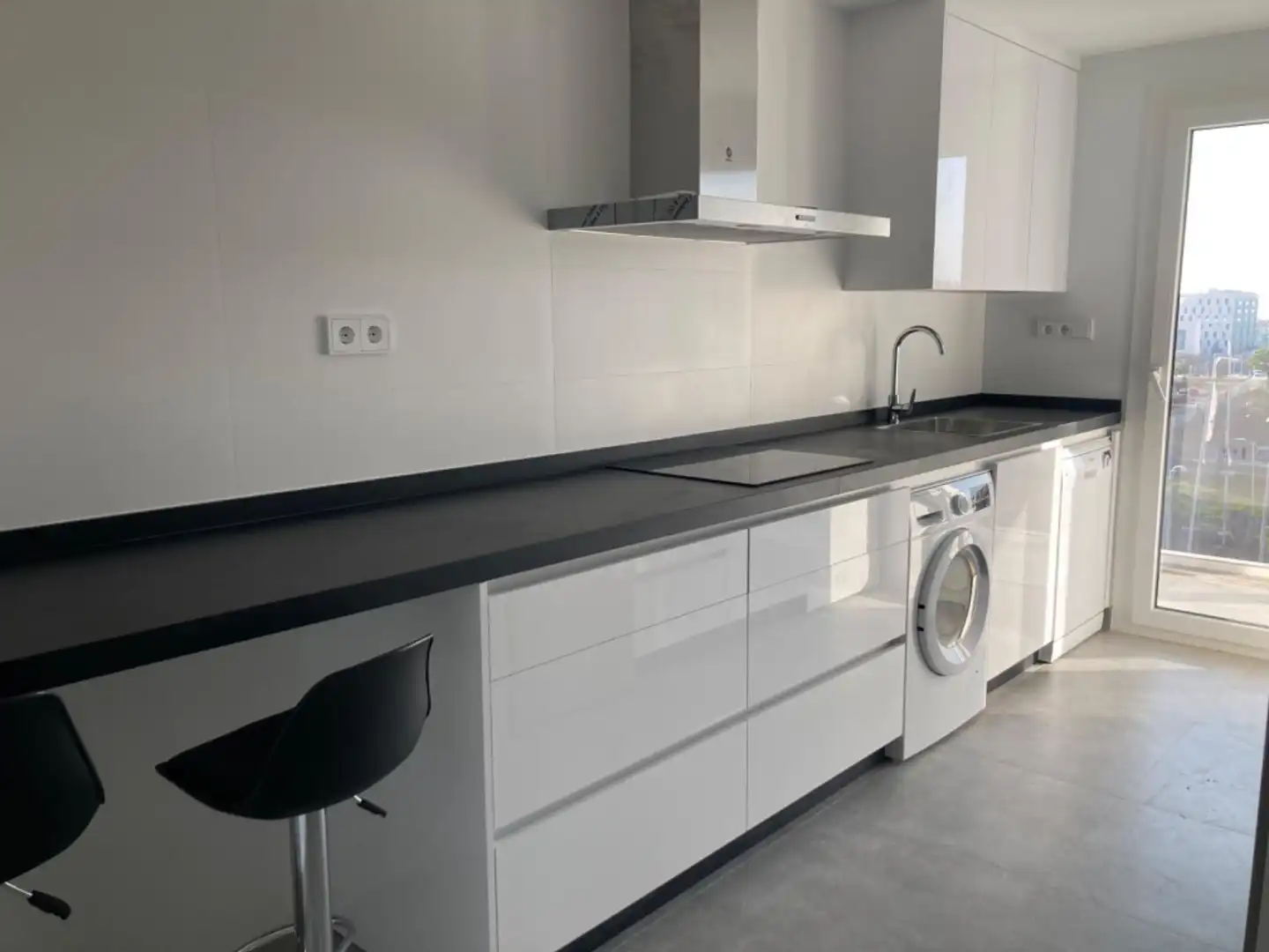 Flat for rent in Poniente-Norte - Miralbaida - Parque Azahara