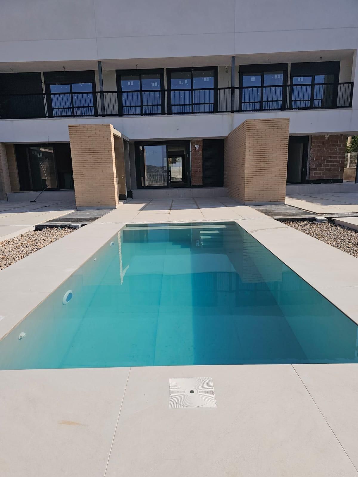 Piscina de Casa adosada en venda en Benissanó amb Aire condicionat, Jardí privat i Terrassa