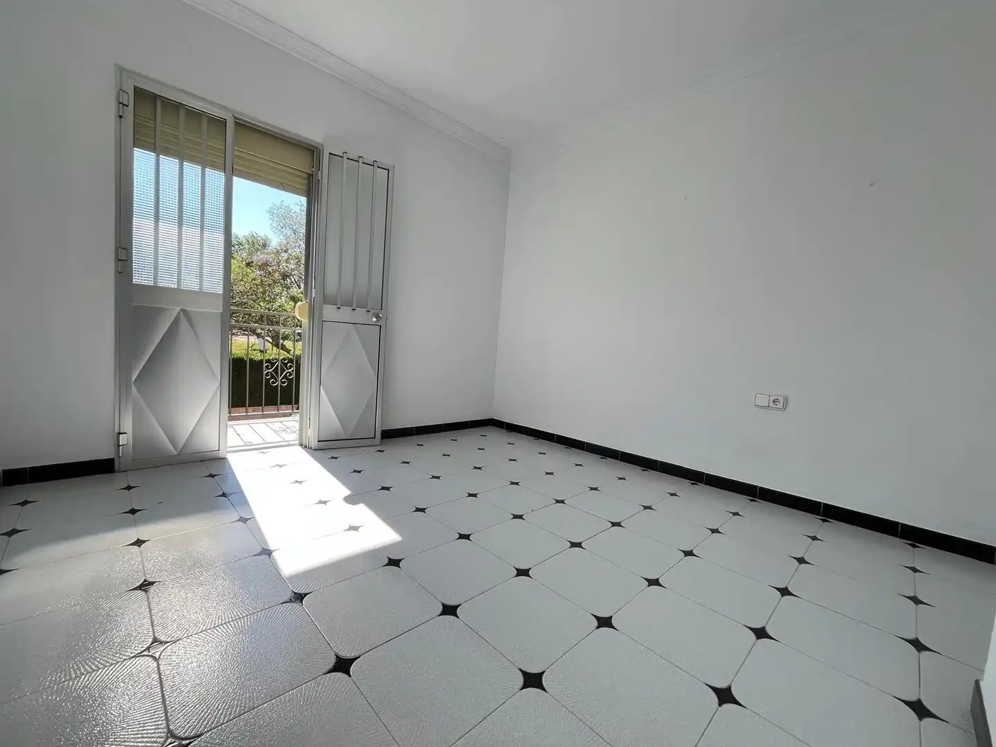 Schlafzimmer von Haus oder Chalet zum Verkauf in Dos Hermanas mit Terrasse, Abstellraum und Balkon