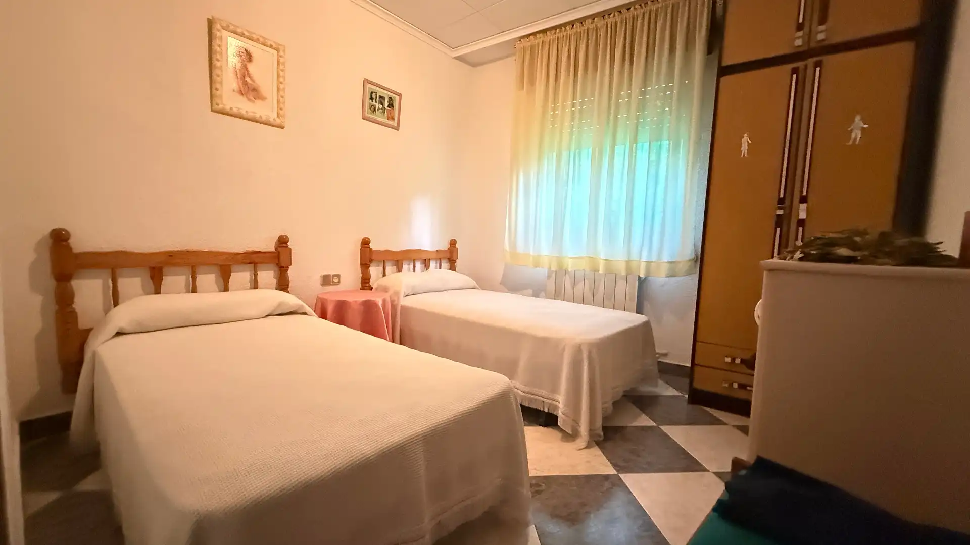 Dormitori de Casa o xalet en venda en Barrax amb Calefacció, Piscina i Moblat