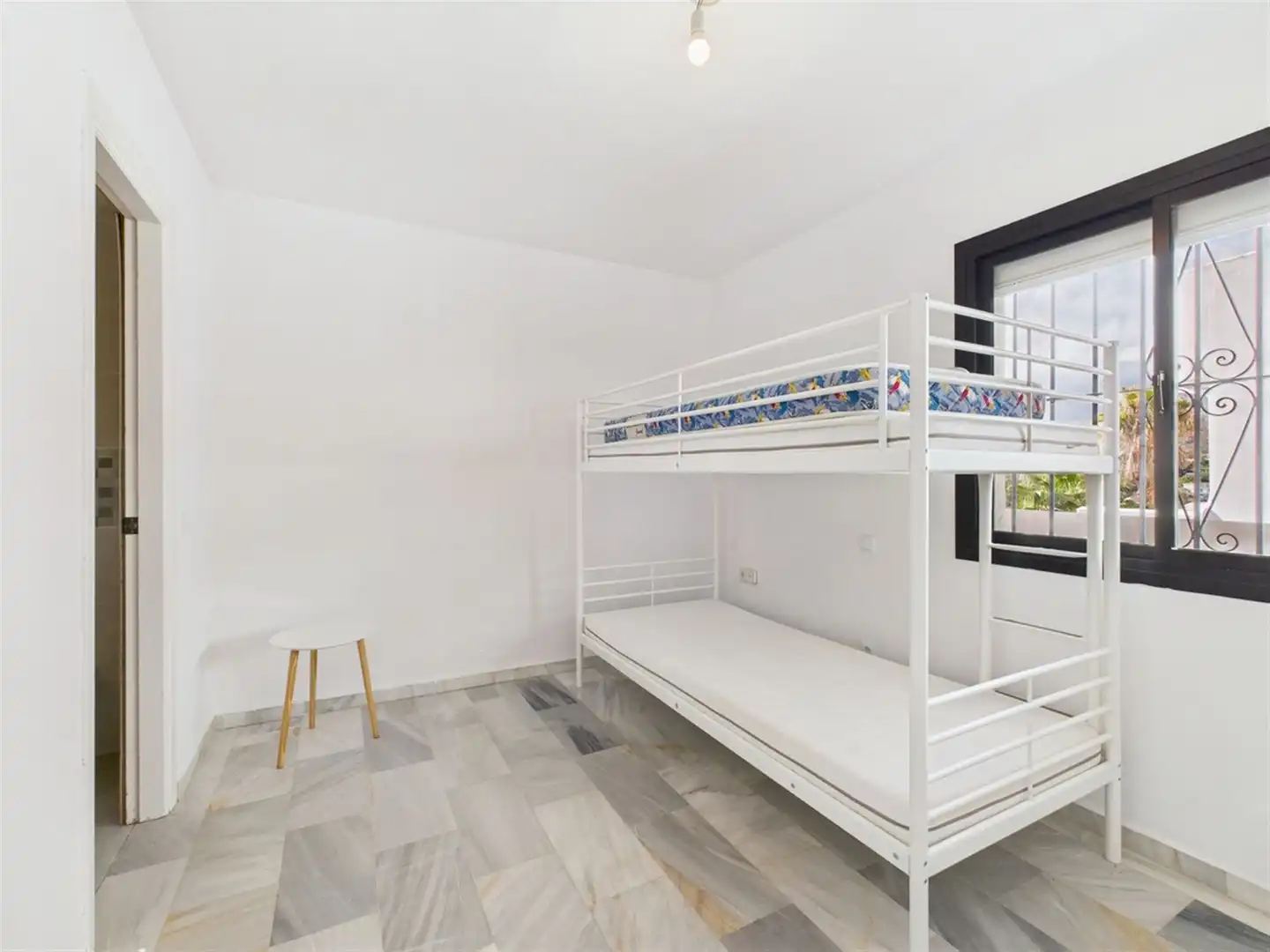 Dormitori de Apartament en venda en Estepona amb Terrassa
